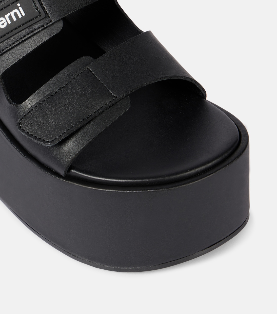 Scarpe comode in ecopelle con plateau firmate COPERNI per un look giovane e trendy