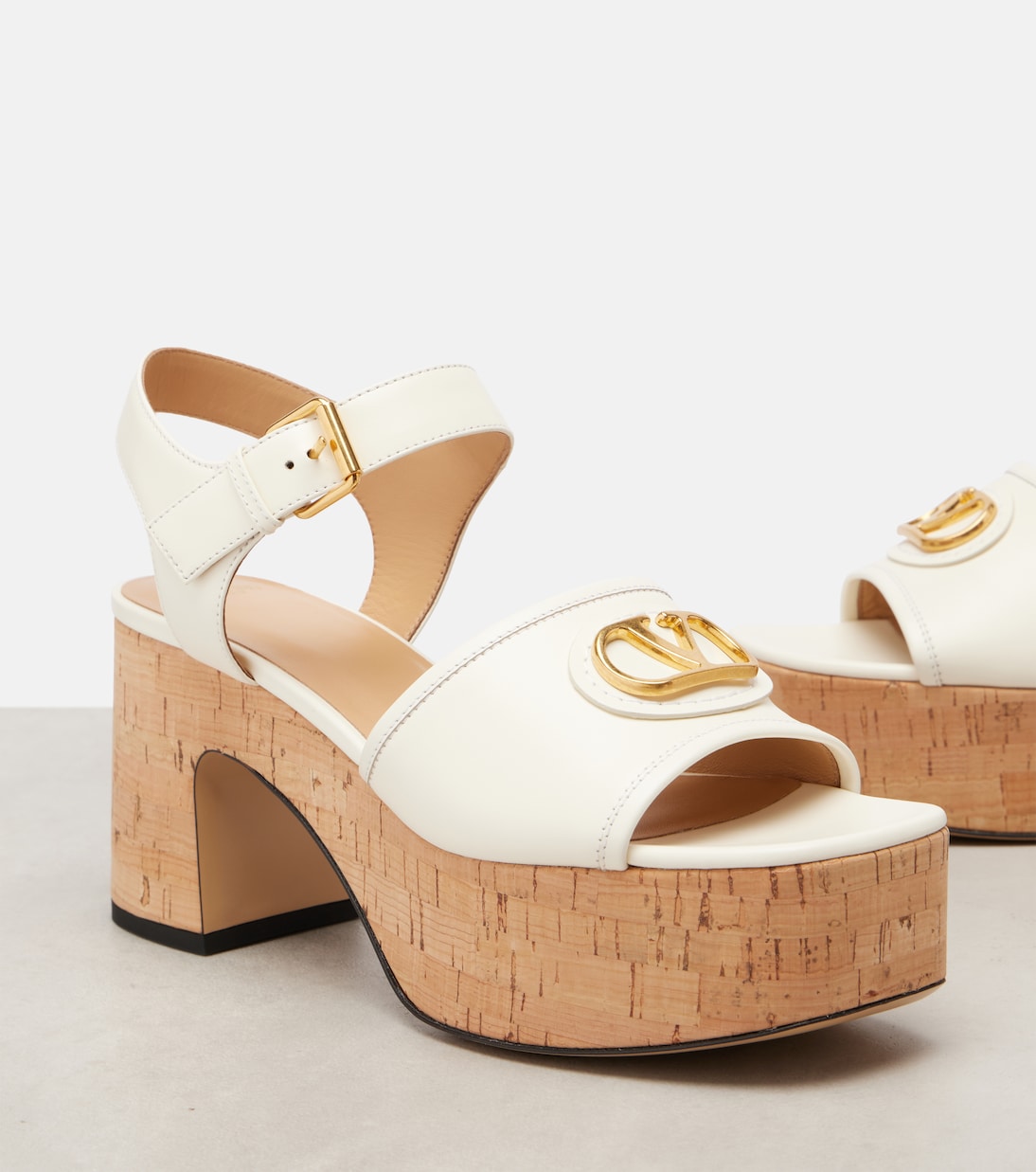 Sandales VLogo Signature 80 à plateau en cuir | Valentino Garavani