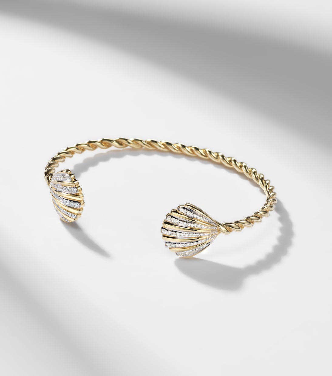 Bracciale Jonc Coquillage in oro 18kt con diamanti | Yvonne Léon