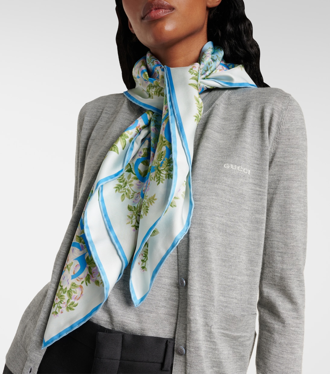 Sciarpa in seta twill GUCCI con motivo floreale GG per stile giovanile
