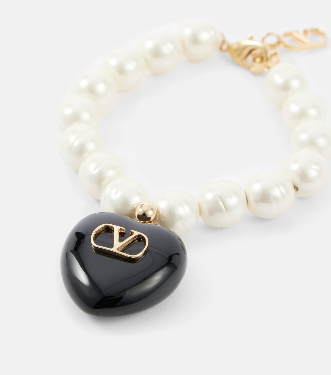 Bracciale VLogo con perle finte Valentino, stile giovane e trendy