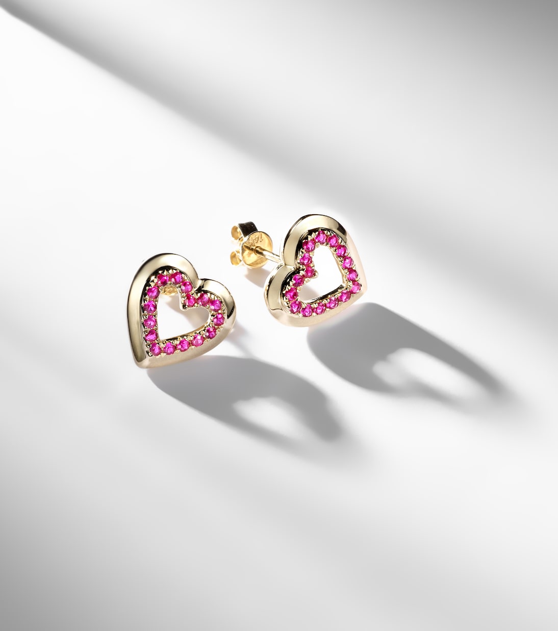 Orecchini in oro 14kt ROXANNE con zaffiri, design giovane e moderno
