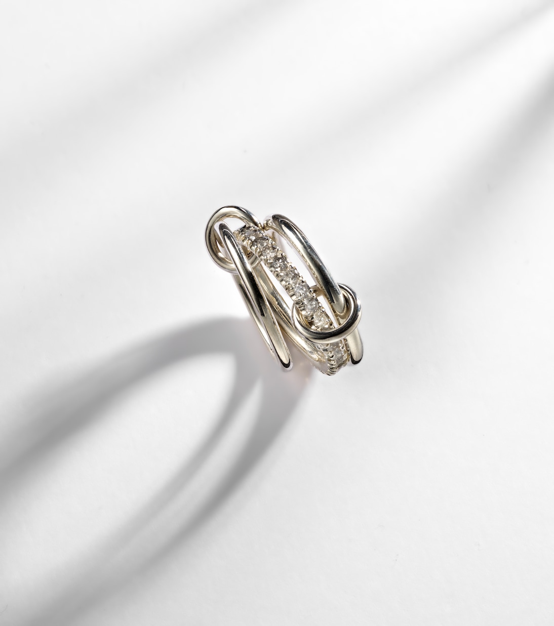 Anello Petunia in argento sterling con diamanti | Spinelli Kilcollin