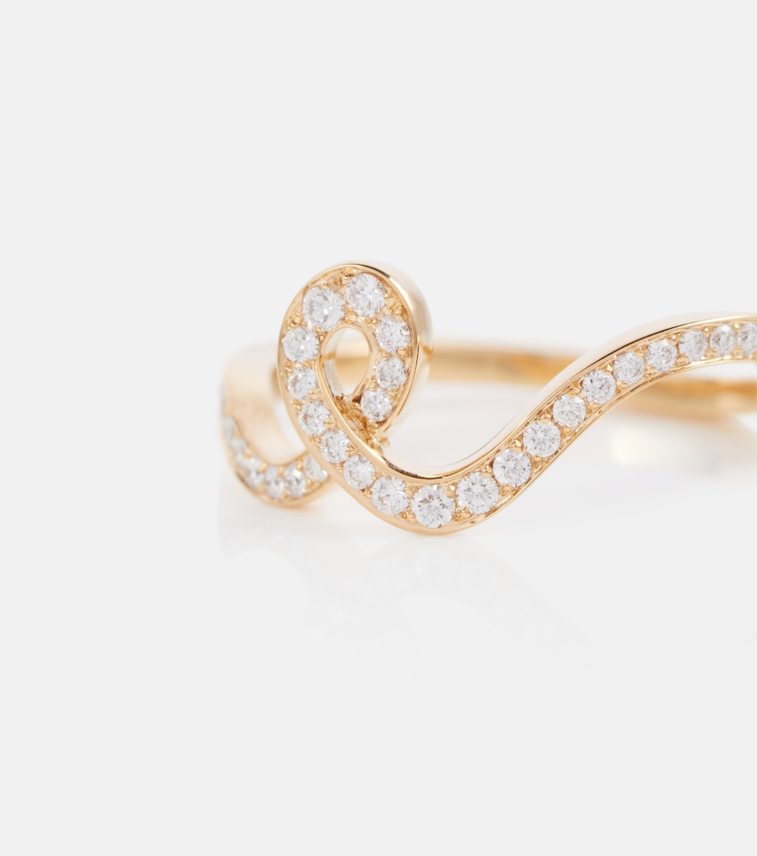Anello in oro giallo 18kt con diamanti Ruban de Diamant di SOPHIE BILLE BRAHE, design elegante per giovani