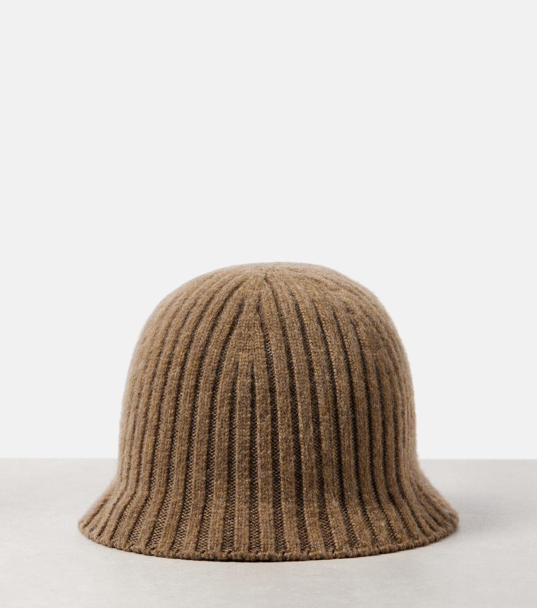 Cappello in misto cashmere Loro Piana, motivo rigato, stile giovane e moderno