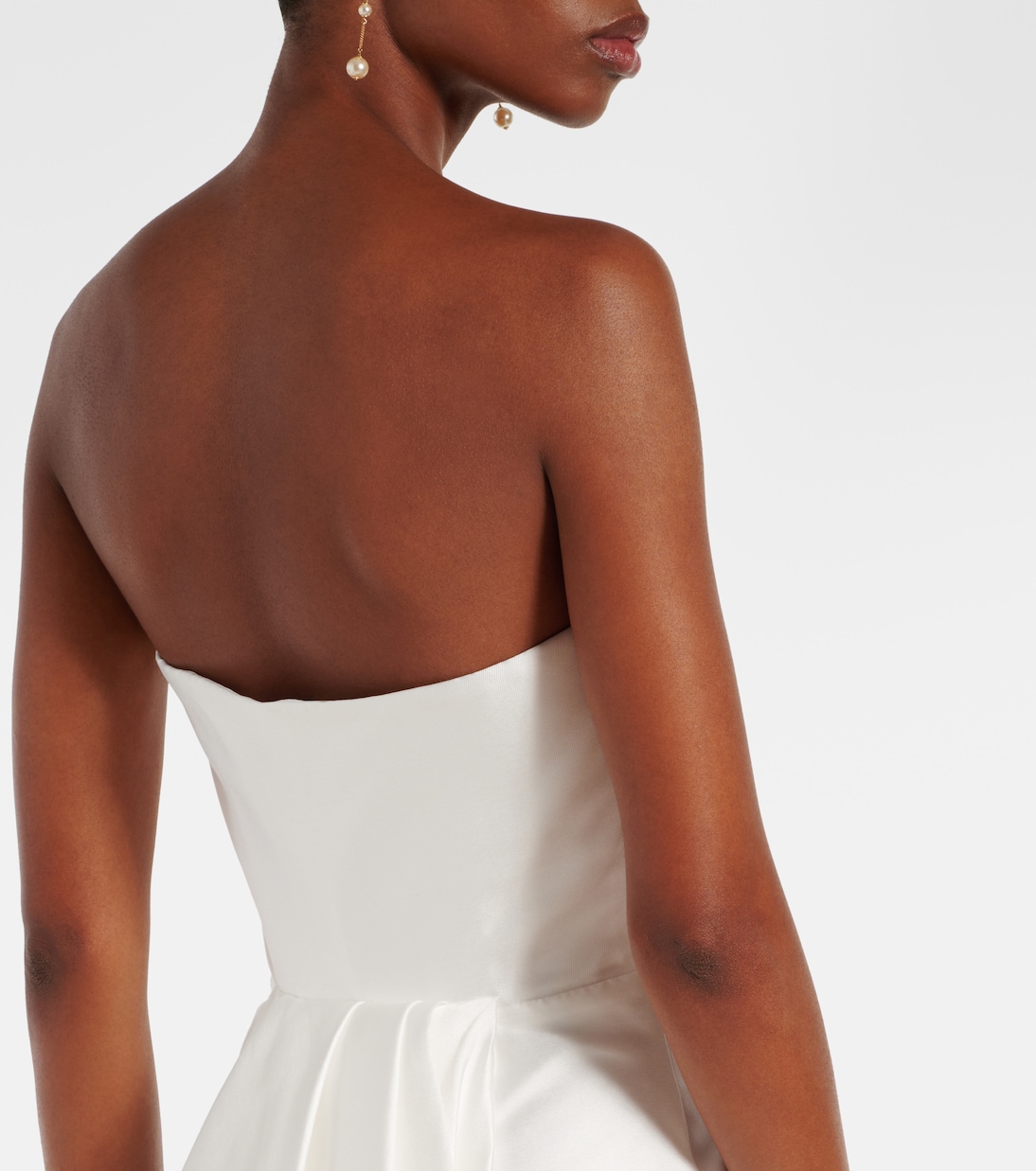 Vestido de Novia Sin Mangas en Satinado Brillante por Solace London – Colección Imani