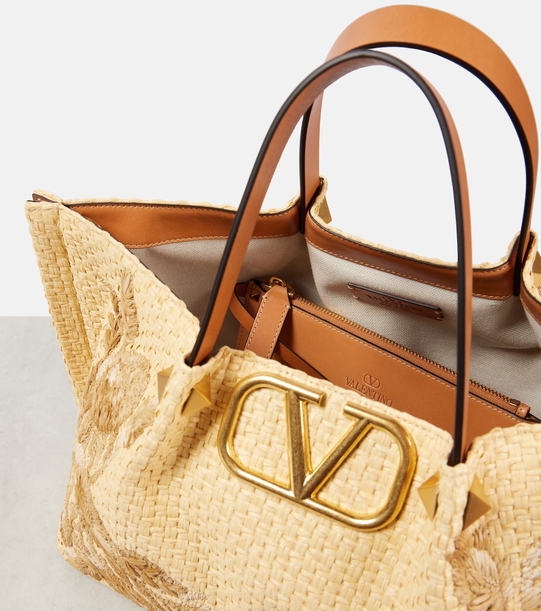 VLogo Medium floral shoulder bag | Valentino Garavani