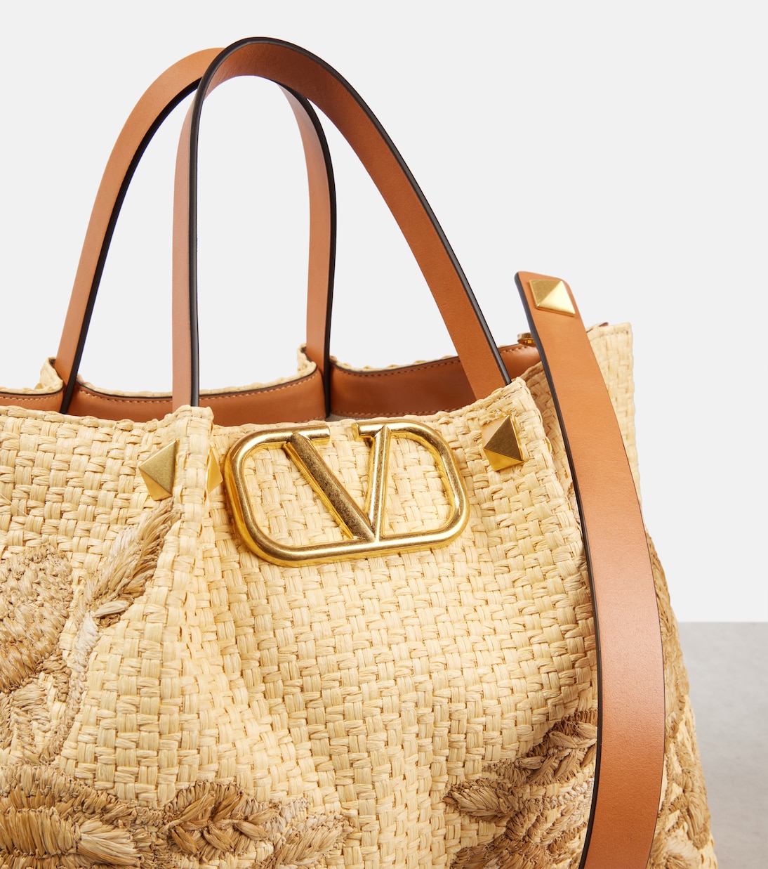 VLogo Medium floral shoulder bag | Valentino Garavani