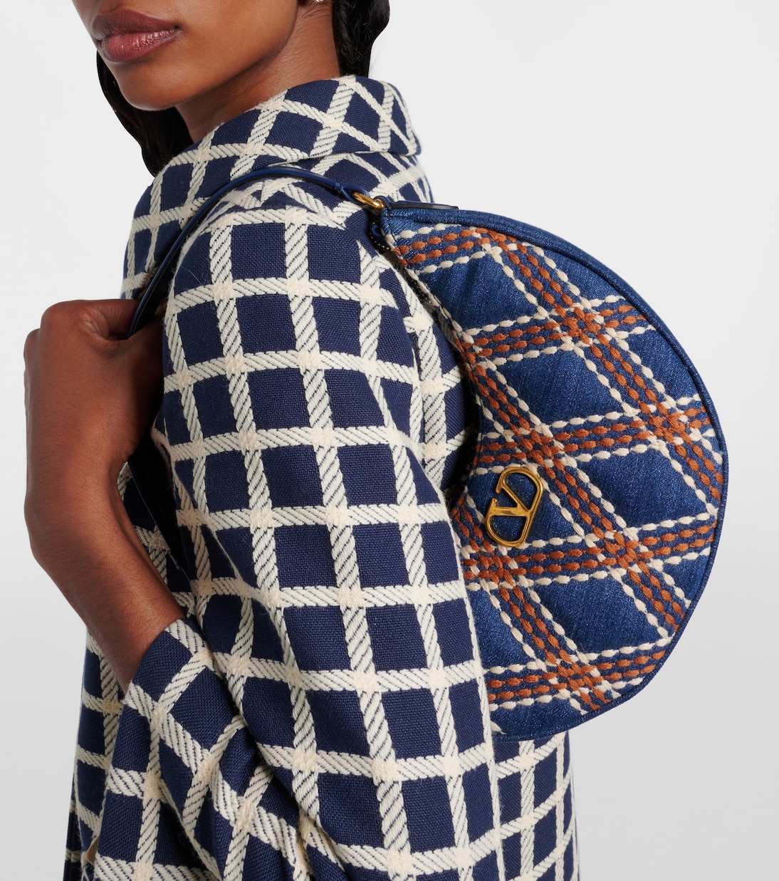 Quiltie 67 embroidered denim shoulder bag | Valentino Garavani