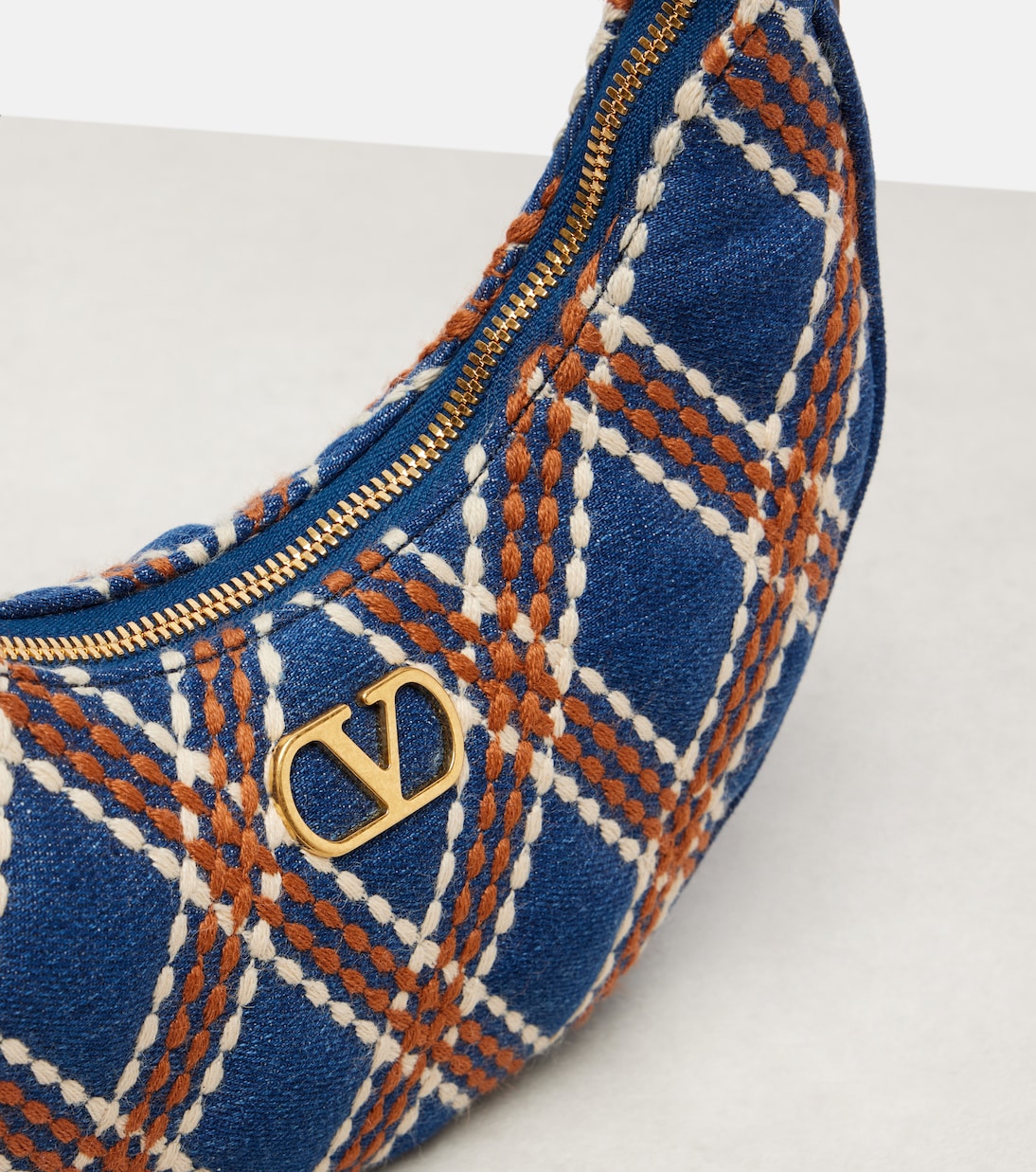 Quiltie 67 embroidered denim shoulder bag | Valentino Garavani