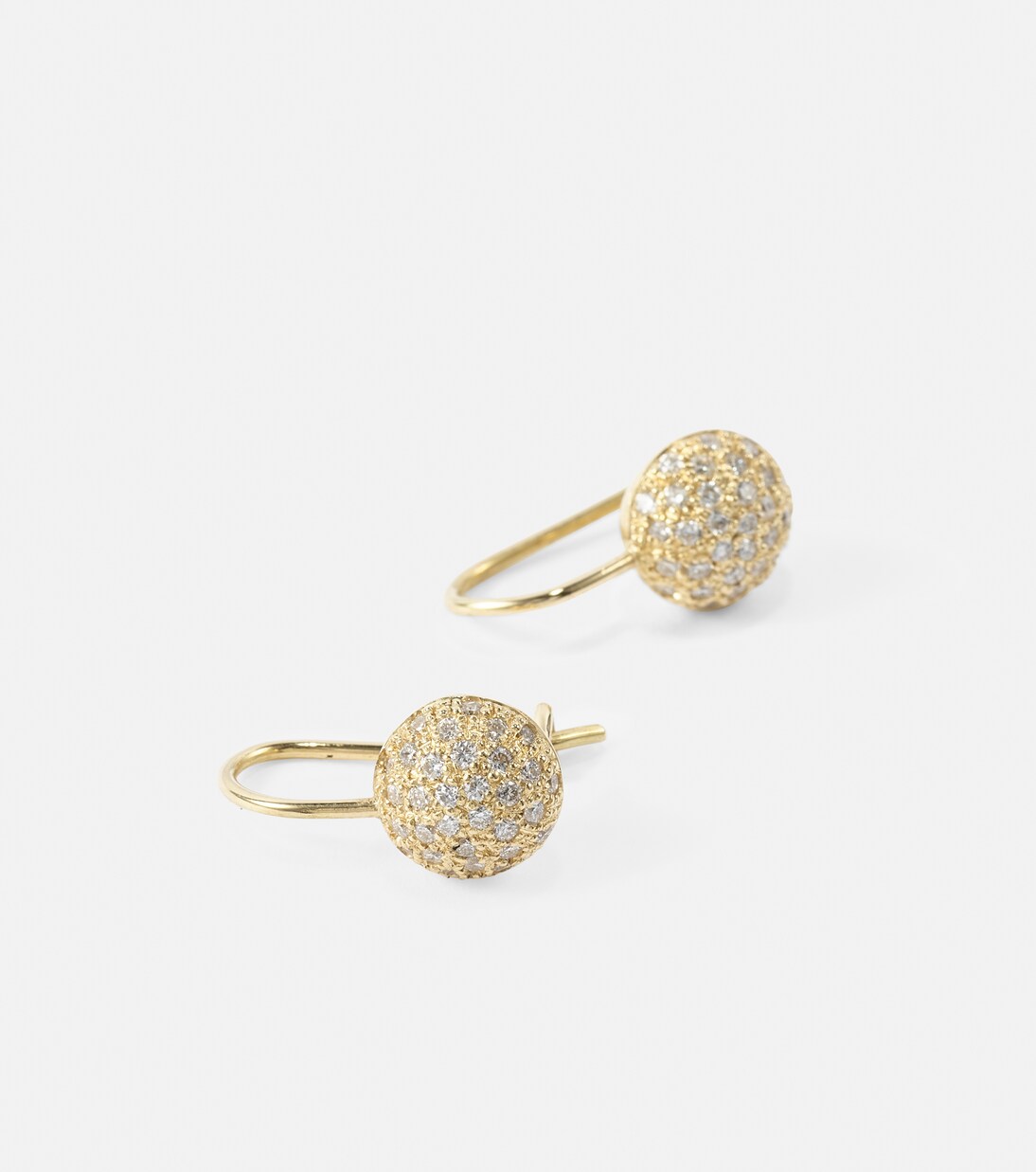 Orecchini in oro 18kt con diamanti di ILEANA MAKRI, eleganti e moderni per giovani trendsetter