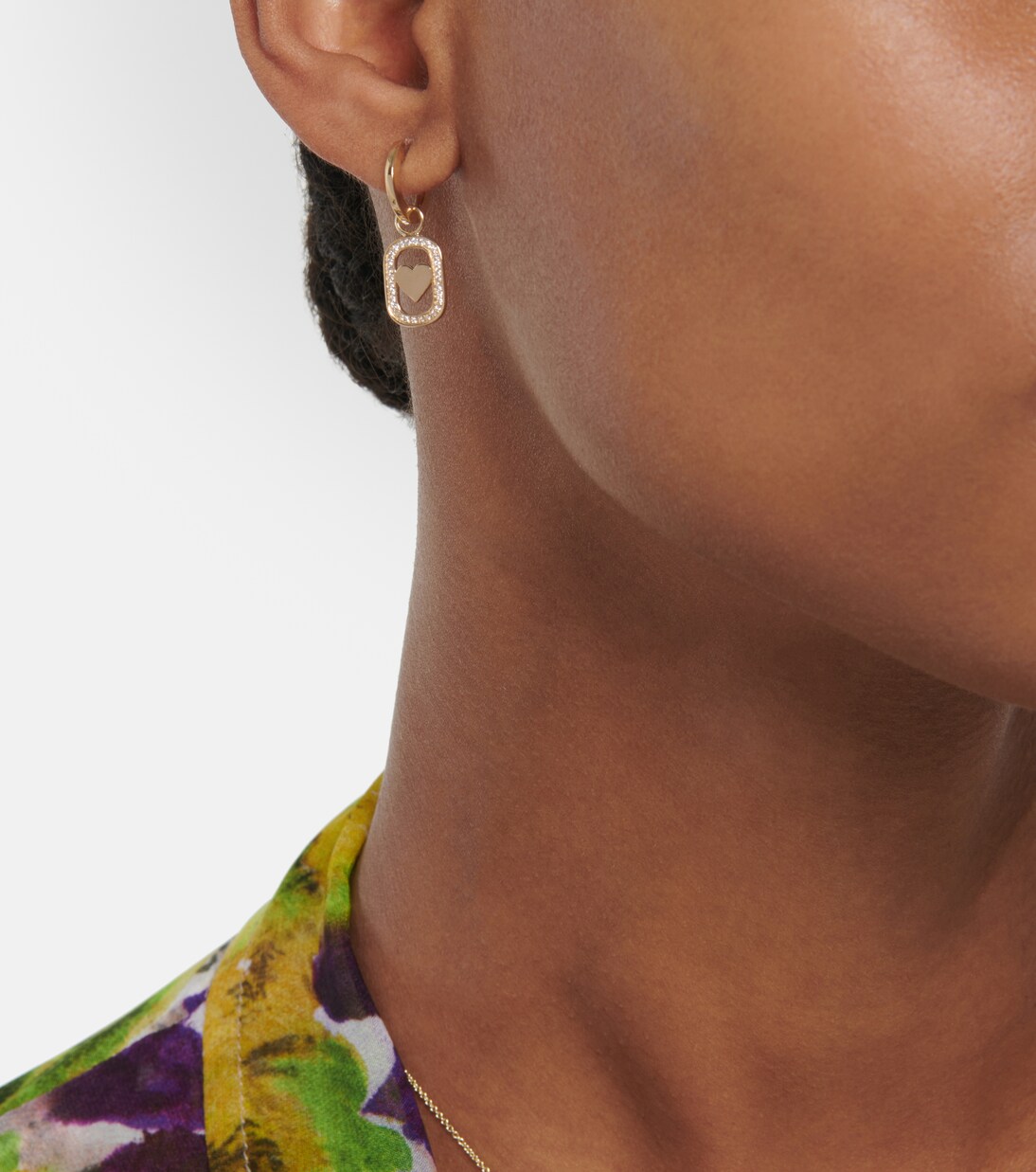 Orecchini pendenti in oro 14kt con diamanti, stile moderno per giovani trendsetter.
