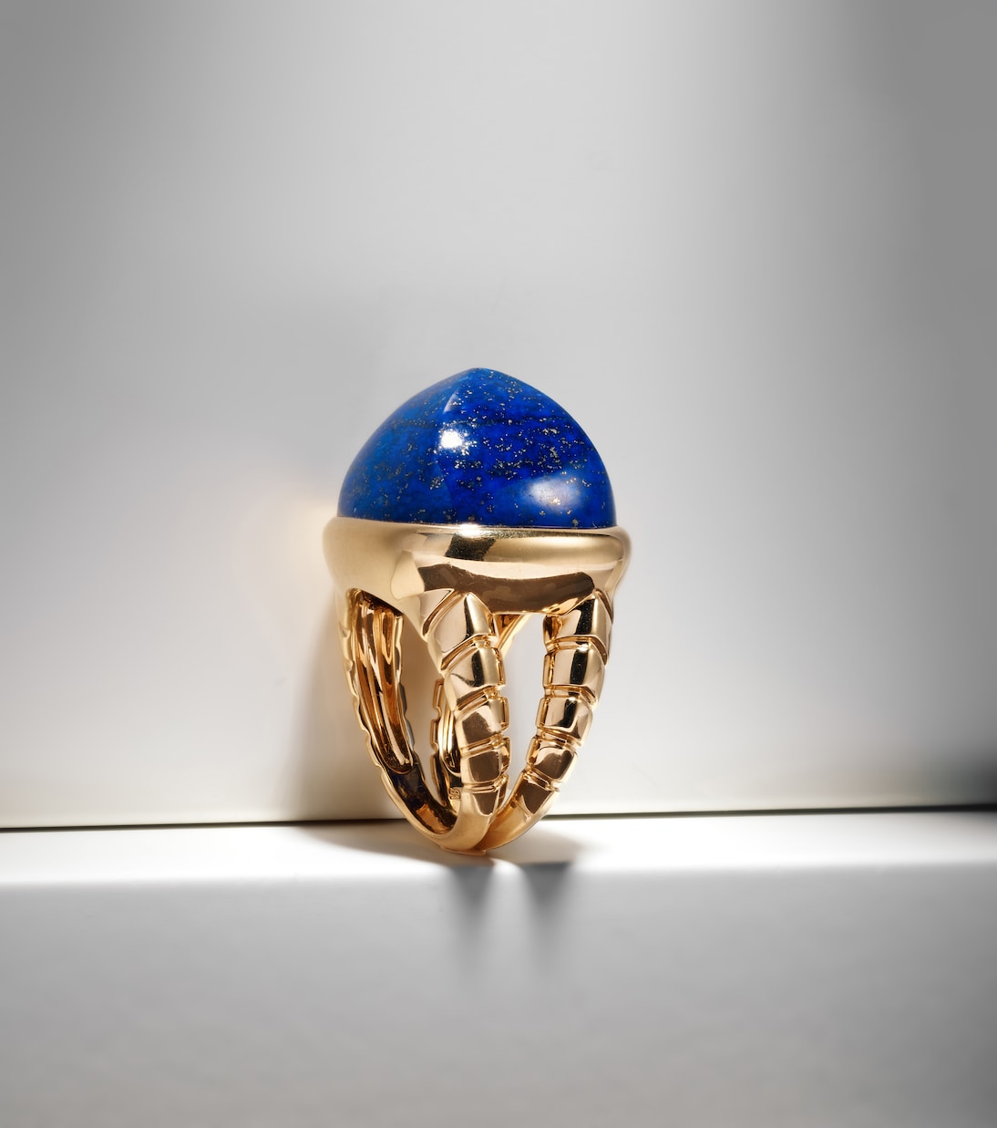 Anello in oro 18kt con lapislazzuli MARINA B Tigella per stile giovane e raffinato