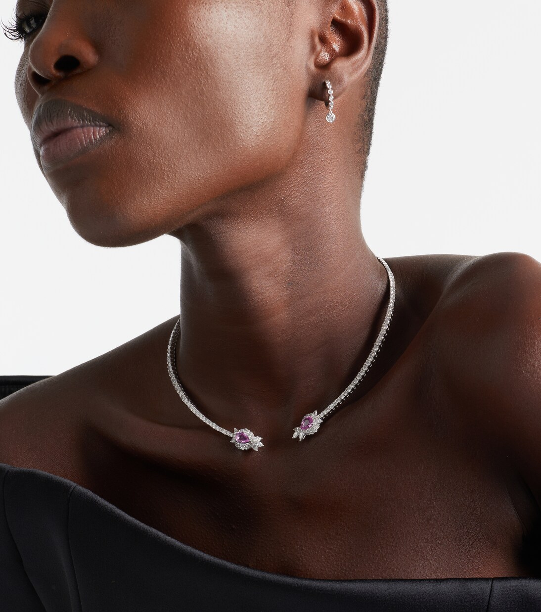 Choker Reign Supreme in oro bianco 18kt con zaffiri e diamanti | Yeprem