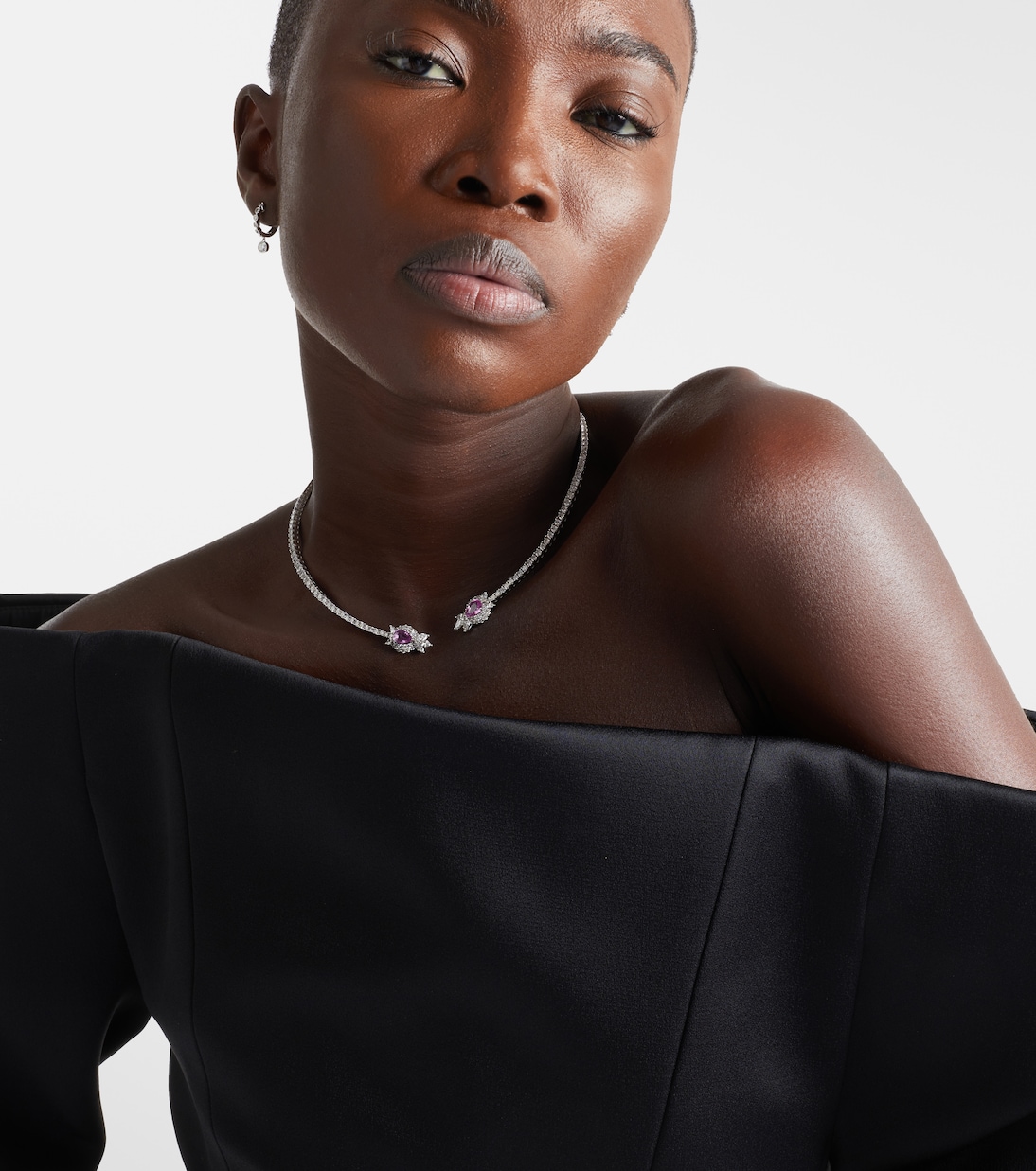 Choker Reign Supreme in oro bianco 18kt con zaffiri e diamanti | Yeprem