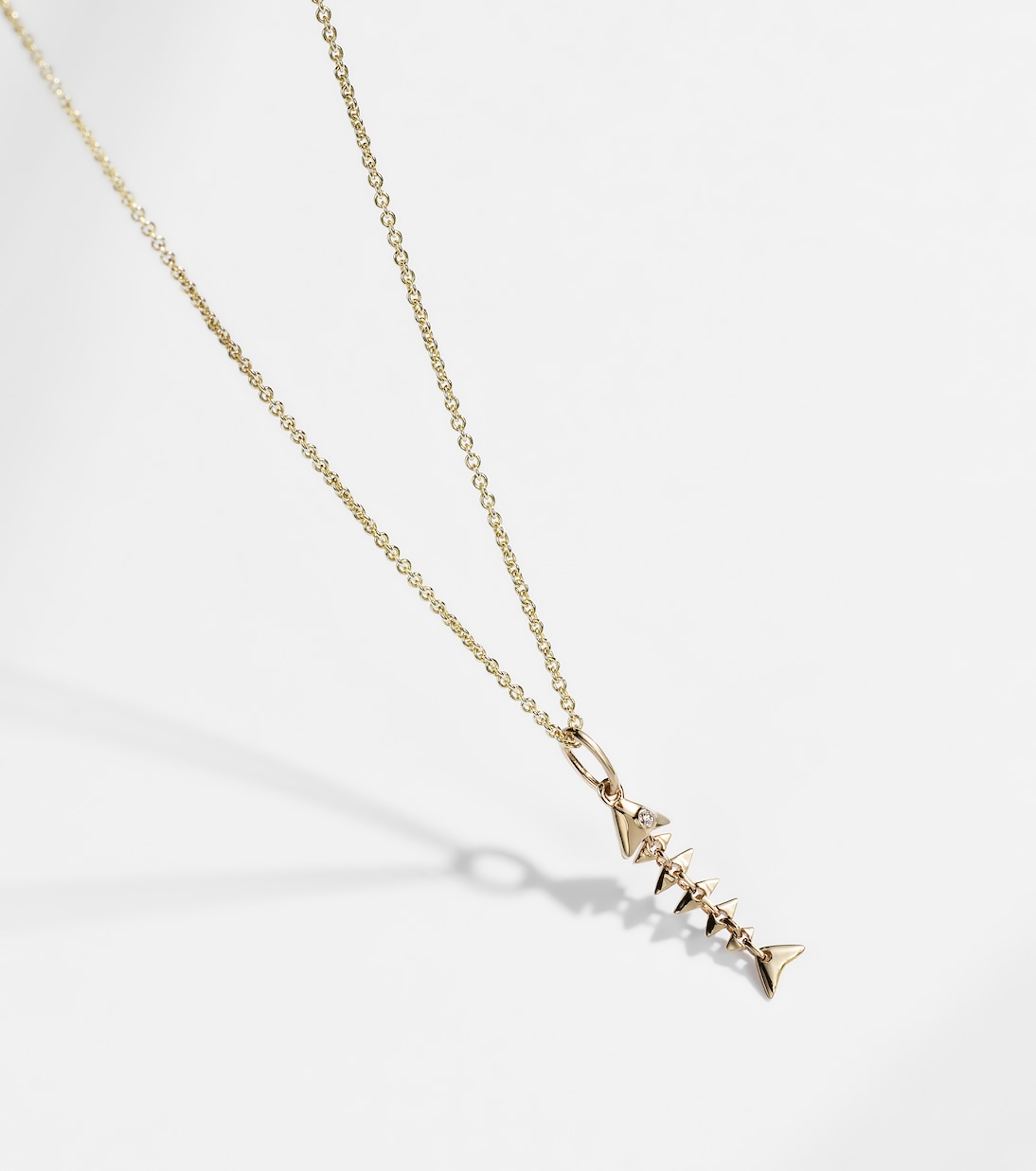 Pendentif Fishbone en or 14 ct et diamants | Sydney Evan