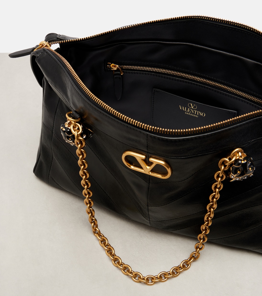Tote Bag Growl Medium aus Leder | Valentino Garavani