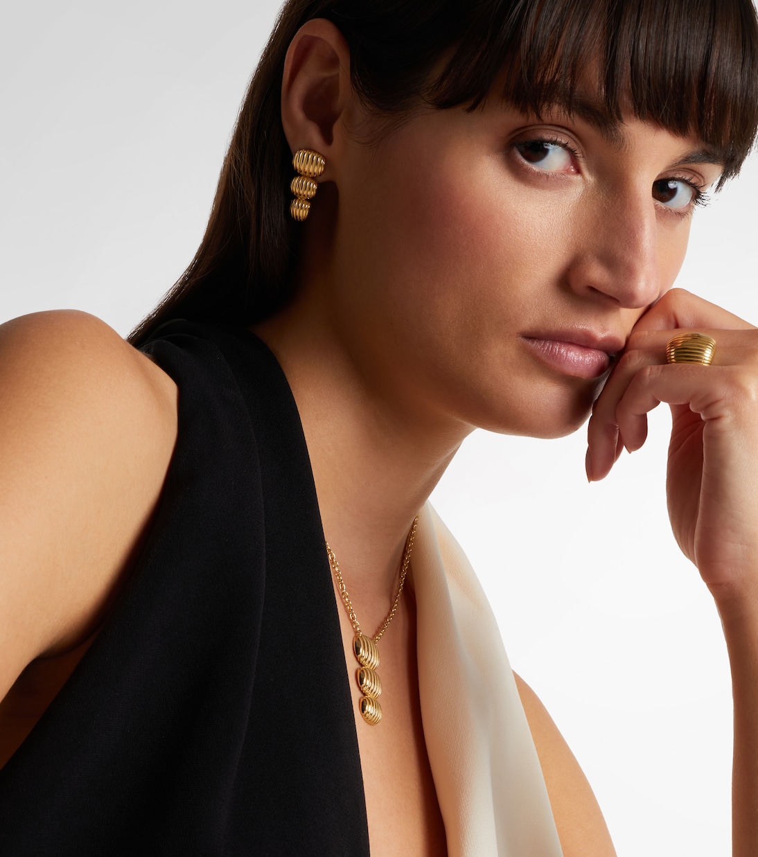 Isla Oval Taper 18kt gold earrings | Pamela Zamore
