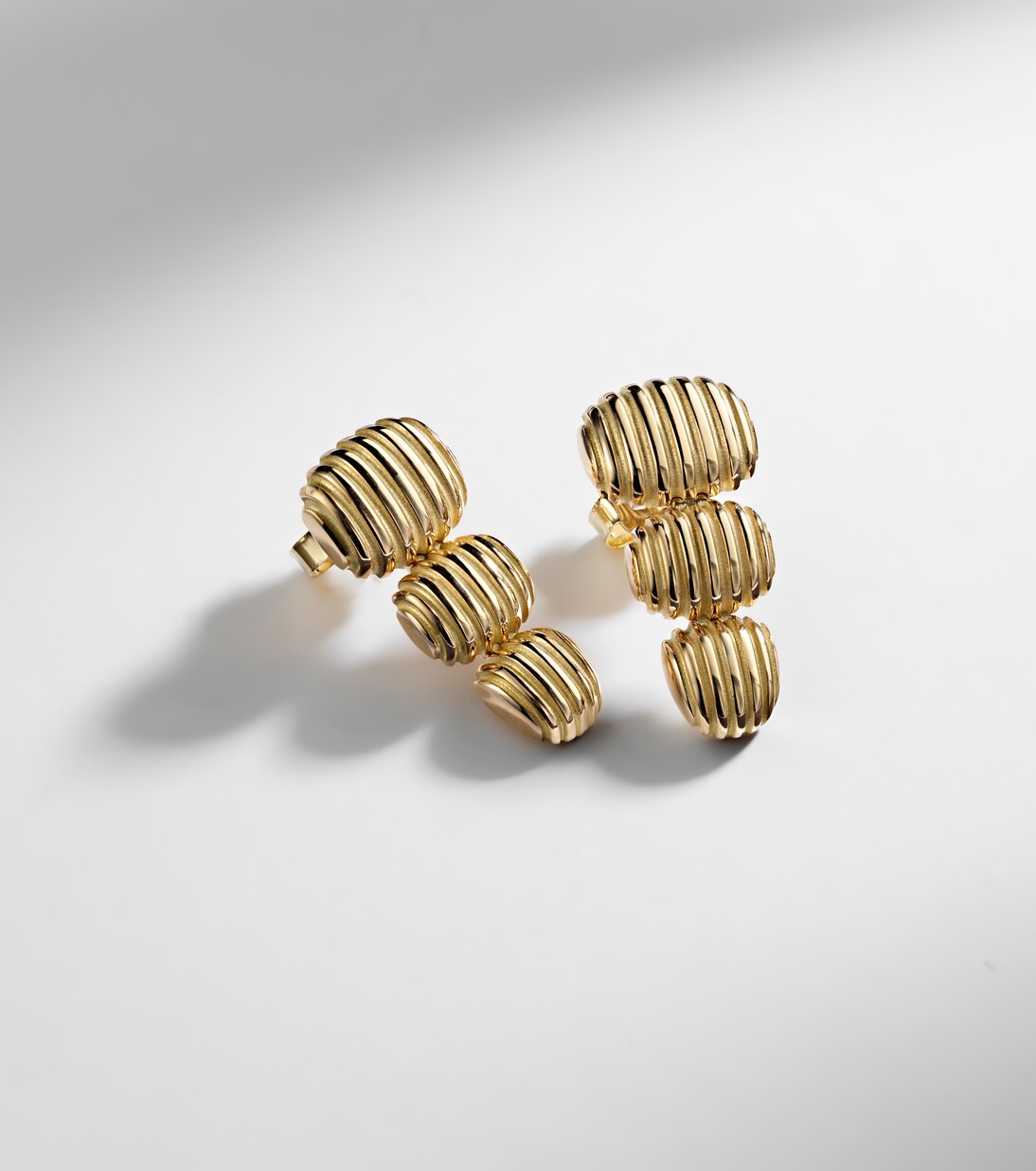 Isla Oval Taper 18kt gold earrings | Pamela Zamore