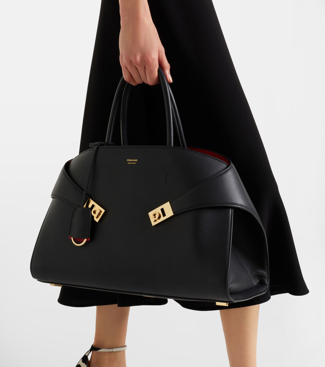 Henkeltasche Hug Medium aus Leder | Ferragamo