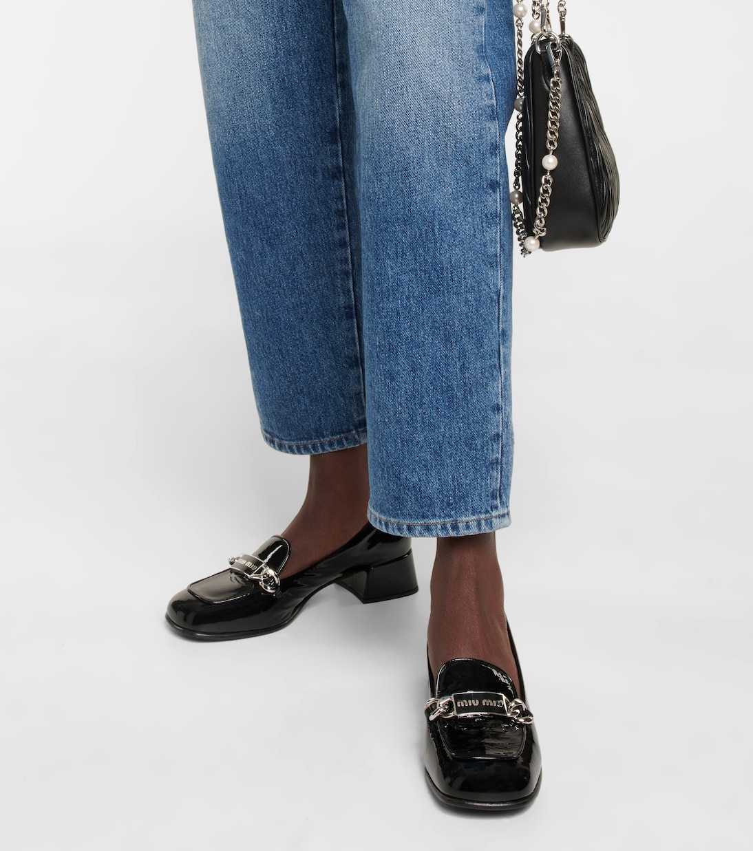 Mocassins en cuir verni à logo | Miu Miu