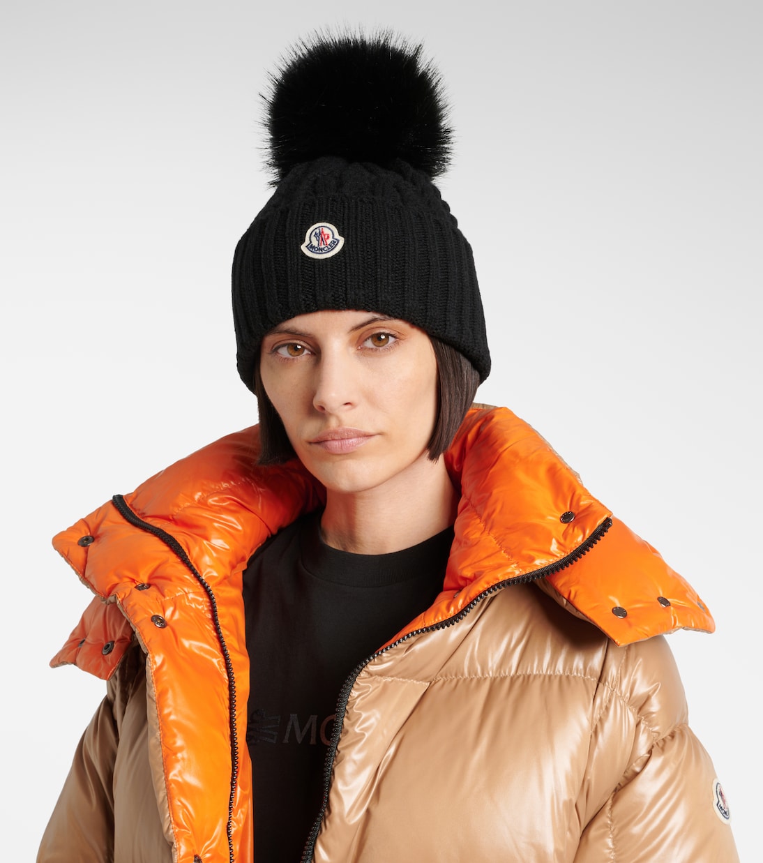 Berretto in lana e cashmere con logo MONCLER, stile giovane e trendy