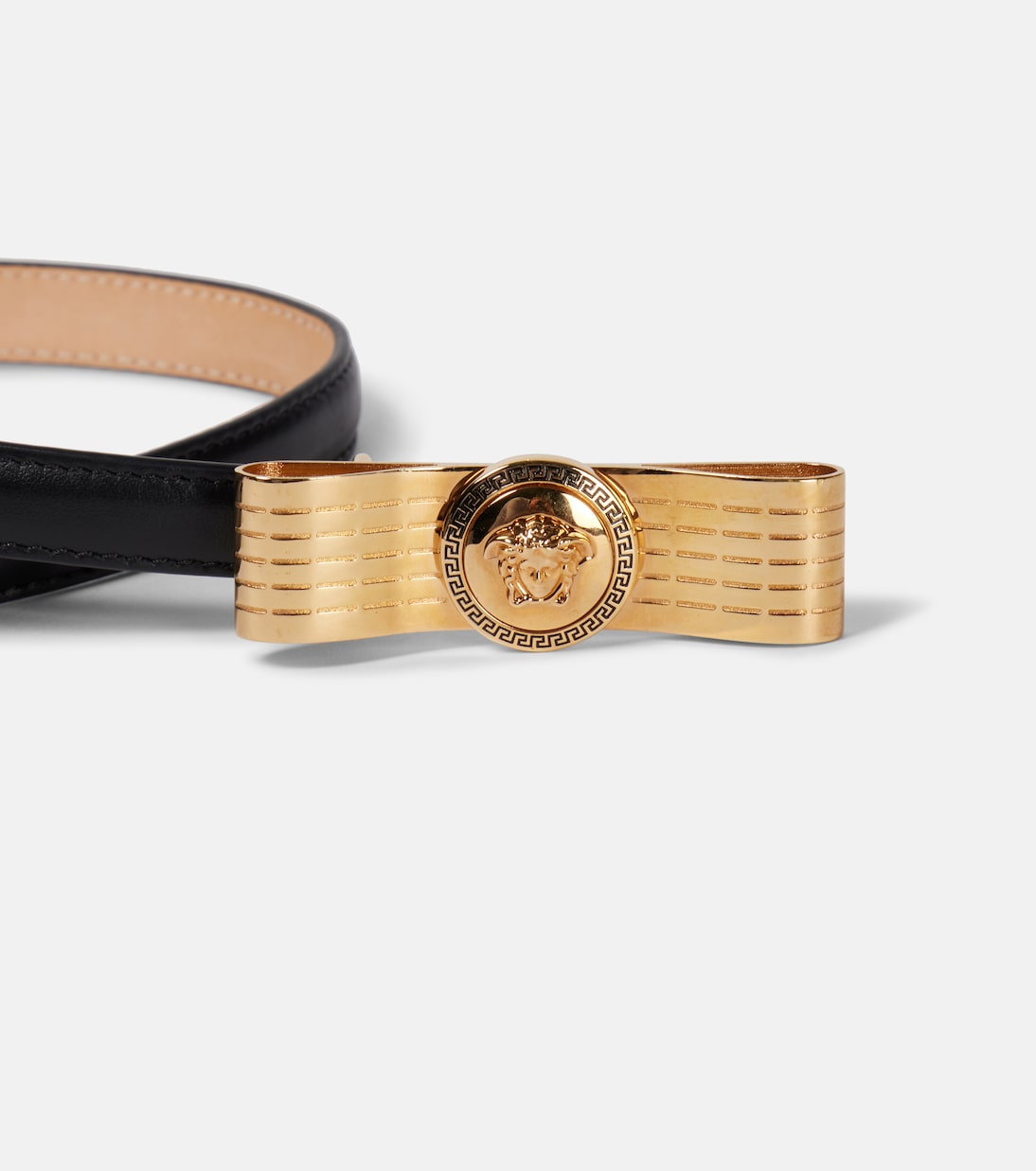Cintura in pelle con nastro Gianni Versace, stile giovane e moderno