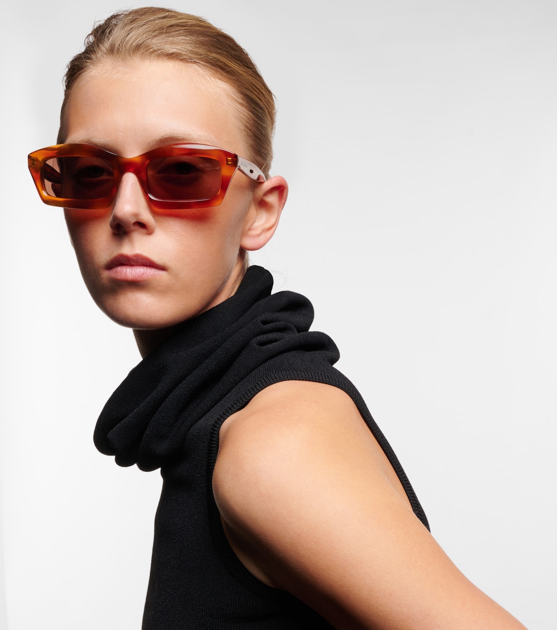 Occhiali da sole rettangolari ALAÏA per stile giovane e moderno