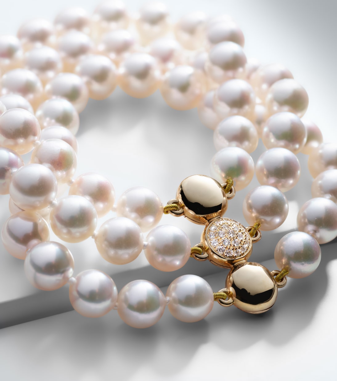 Bracciale in oro 18kt Grace di BUCHERER, elegante con perle e diamanti, perfetto per giovani trendsetter