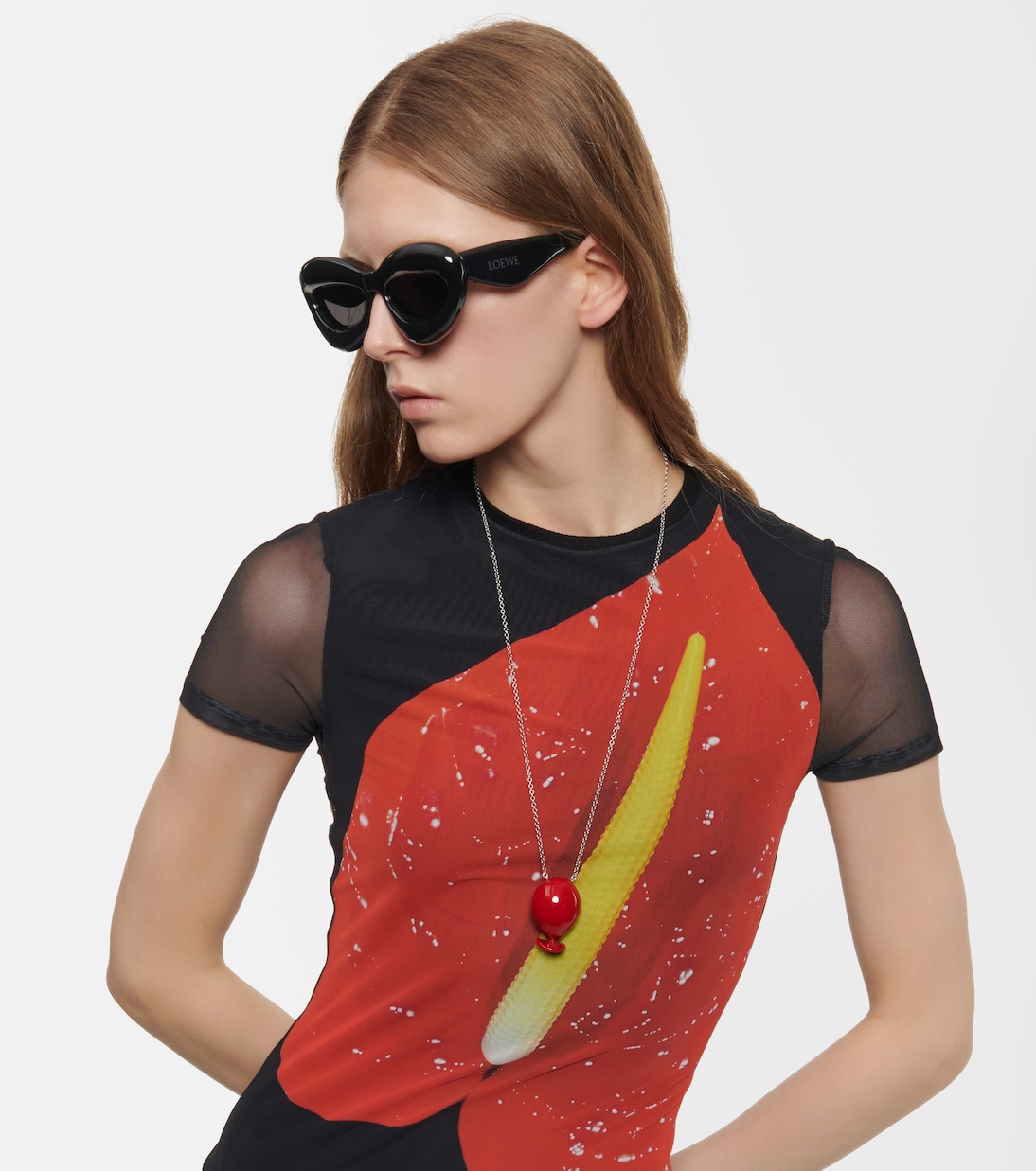 Occhiali da sole LOEWE con montatura cat-eye oversize per uno stile giovane e audace