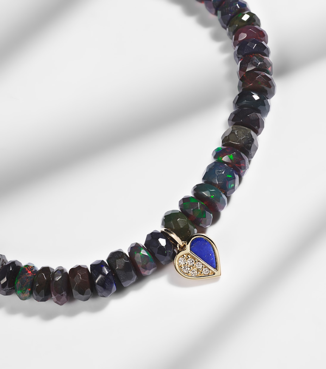 Bracciale in oro 14kt con charm a cuore, diamanti e opali - Eleganza giovanile di SYDNEY EVAN