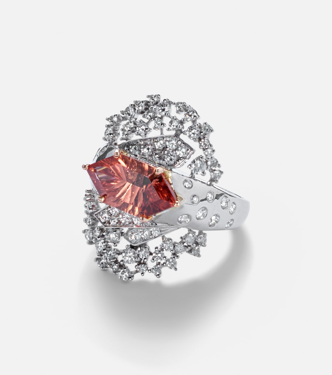 Anello in oro bianco 18kt con diamanti e tormalina, design moderno per giovani