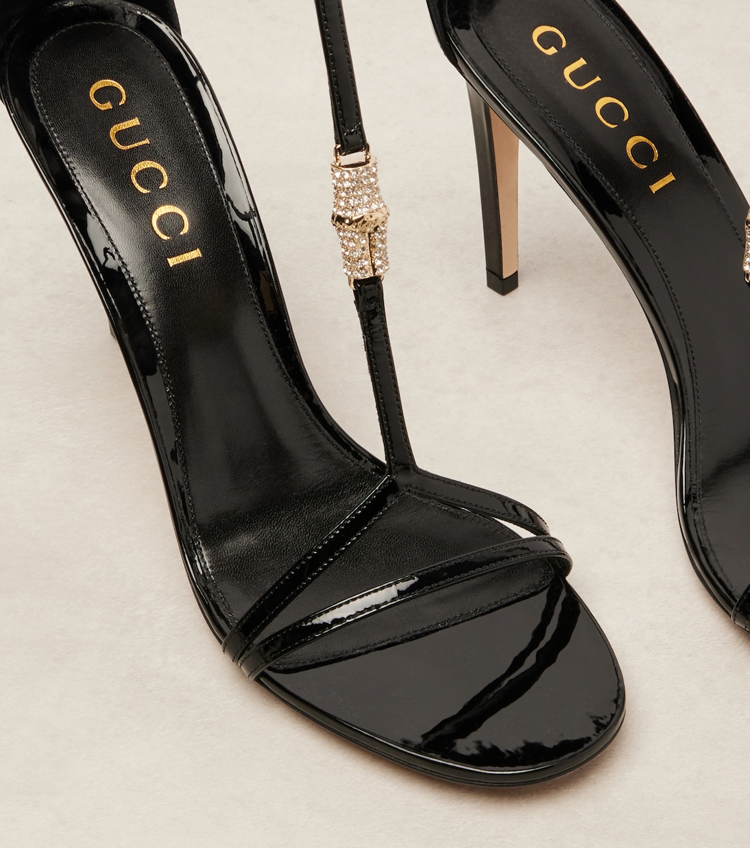 Sandales en cuir verni à ornements | Gucci
