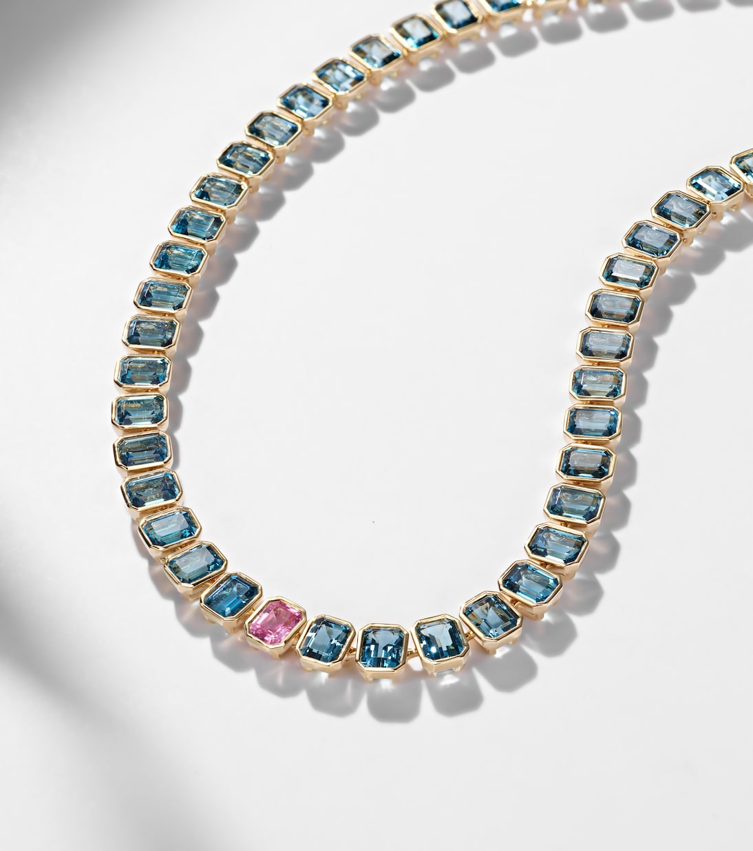 18kt gold (750/1000) necklace with sapphire and topaz | Bucherer Fine Jewellery