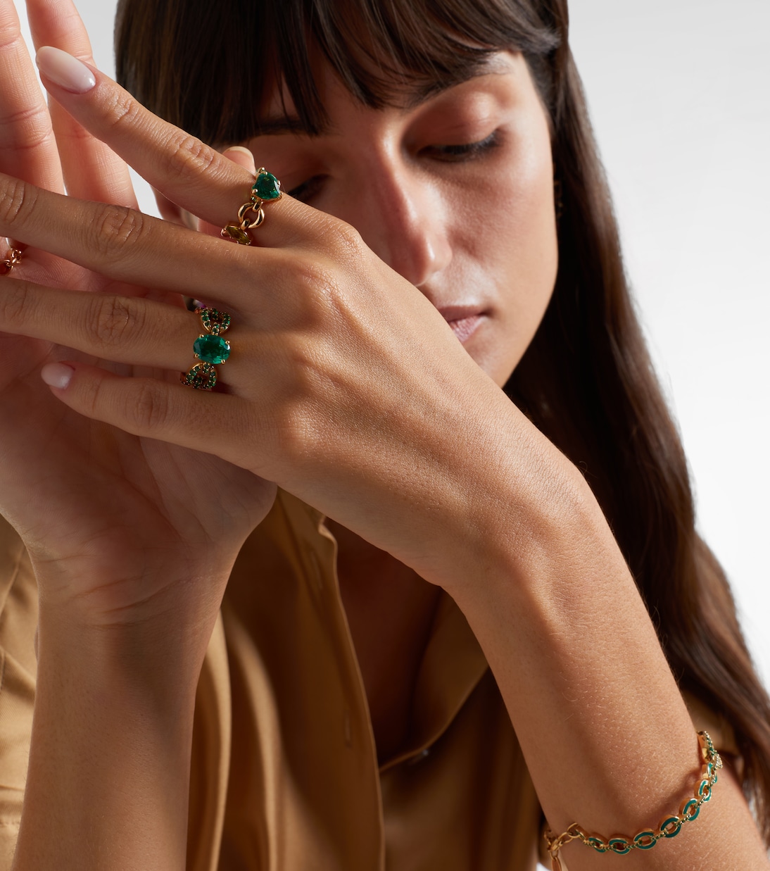 Ring Catena Petite aus 18kt Gelbgold mit Turmalin, Peridot und Smaragd | Nadine Aysoy