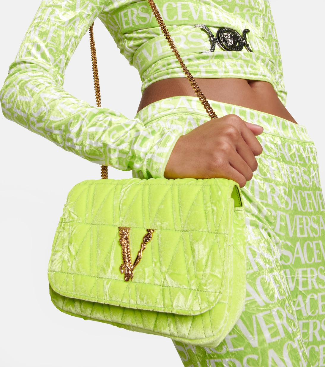 Bolso al hombro Virtus Small de terciopelo | Versace