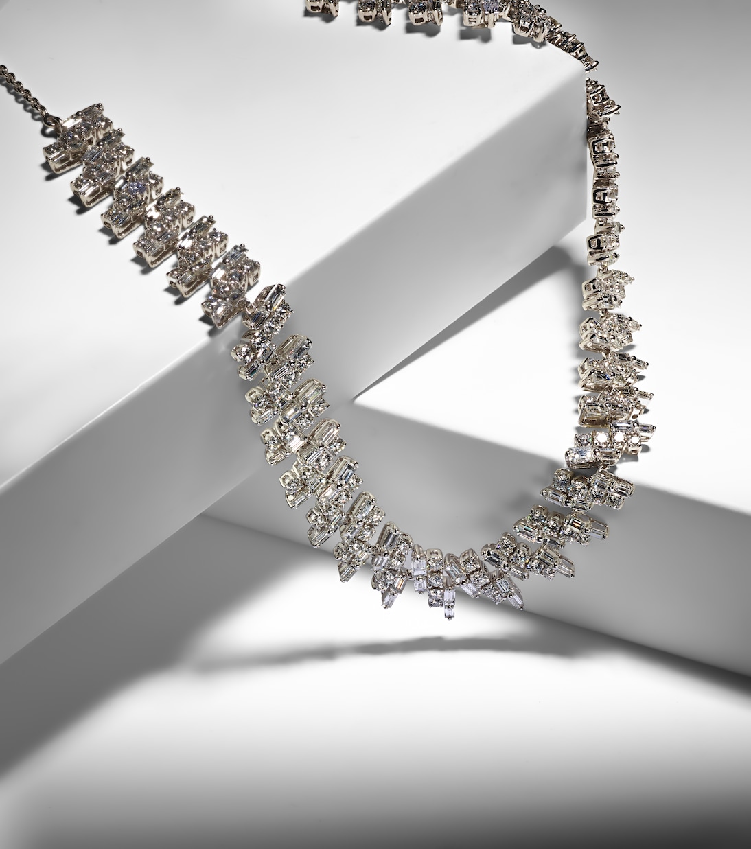 Art Deco 18kt white gold choker with diamonds | Kamyen