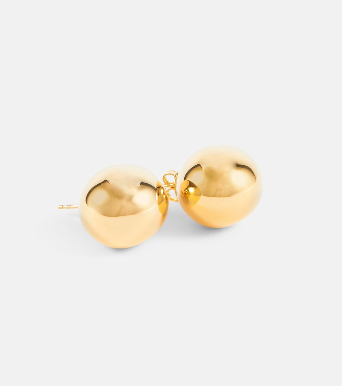 Orecchini in argento sterling placcati oro di Bottega Veneta: eleganza giovanile italiana