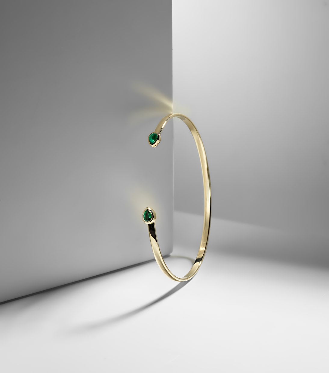 Bracciale Myrtle in oro 10k con smeraldo | Stone and Strand