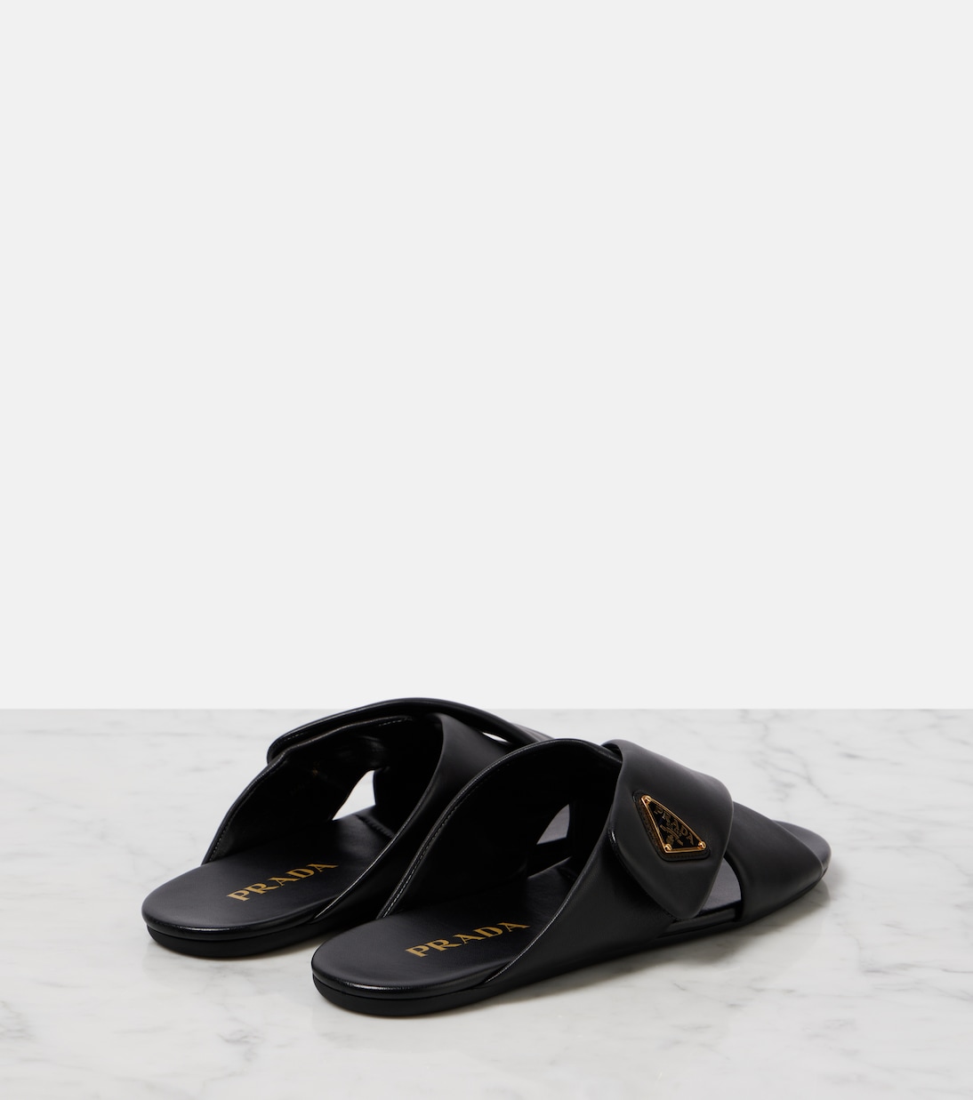 Scarpe in pelle PRADA con logo, stile giovane e moderno