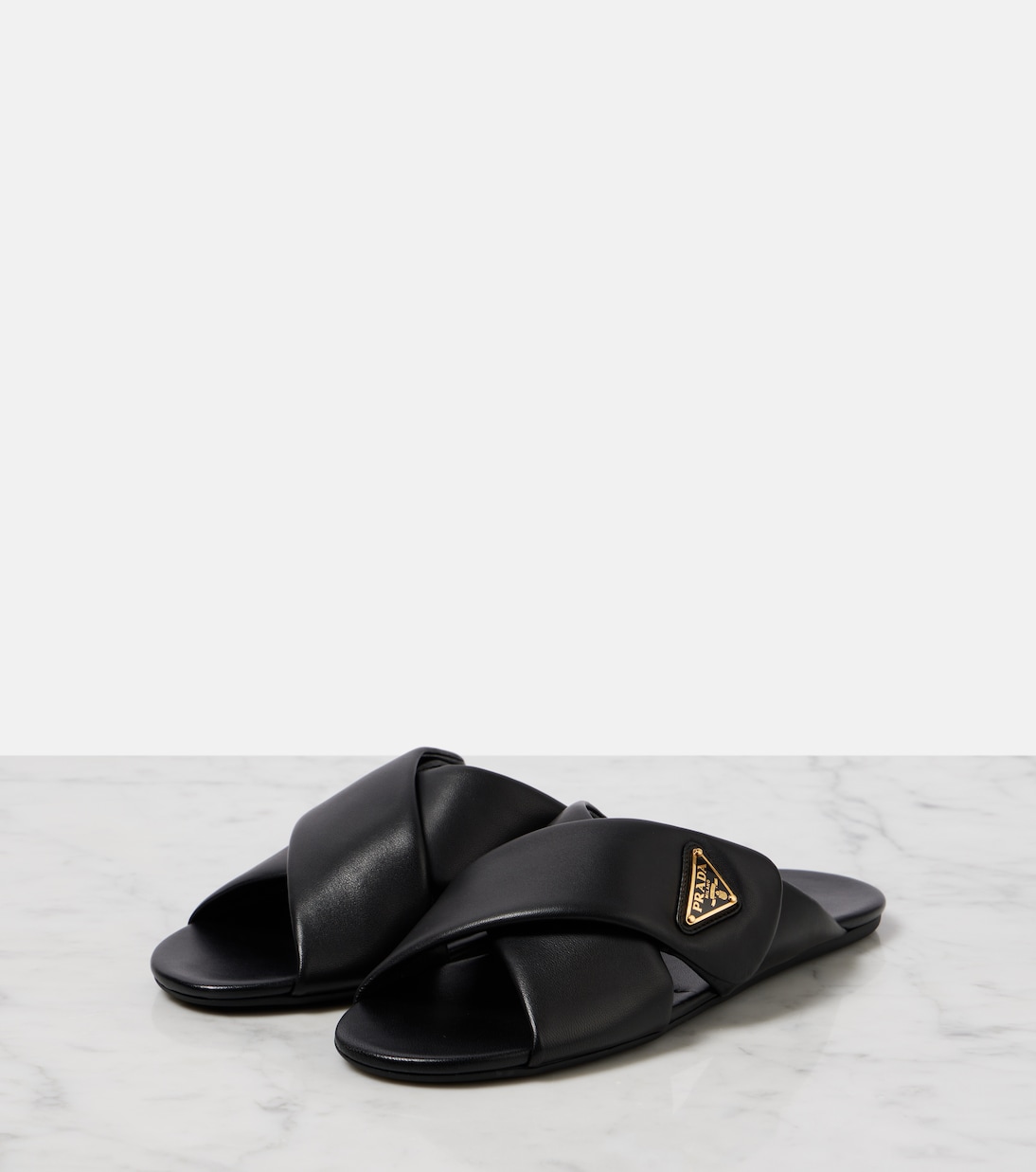 Scarpe in pelle PRADA con logo, stile giovane e moderno