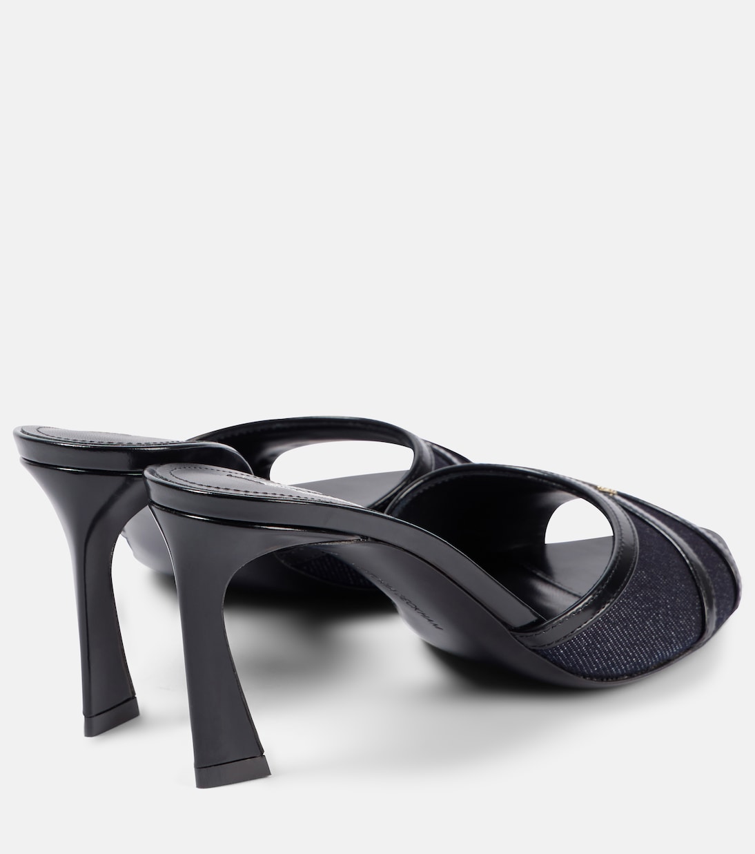 Scarpe in pelle e denim firmate Victoria Beckham per uno stile giovane e trendy