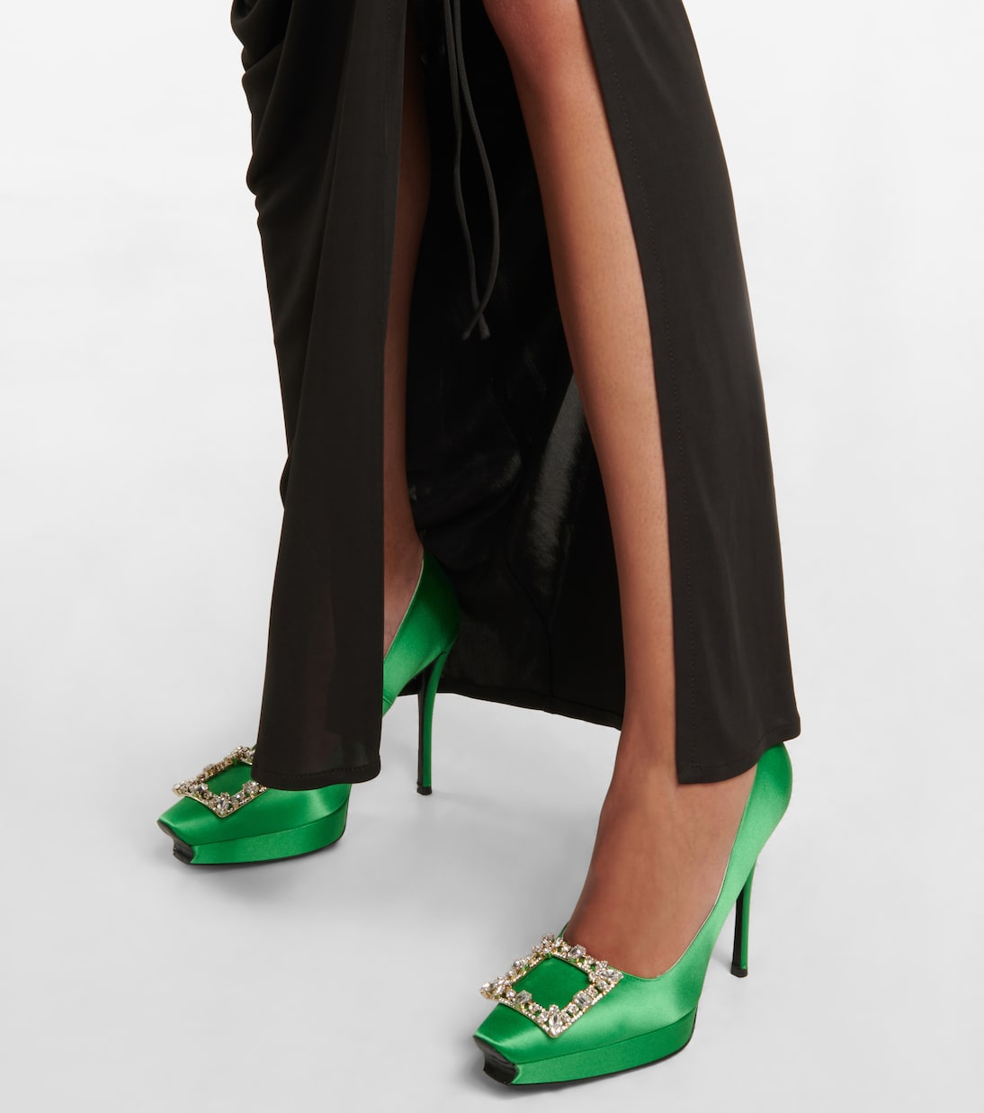 Salones Flower Strass de satén | Roger Vivier