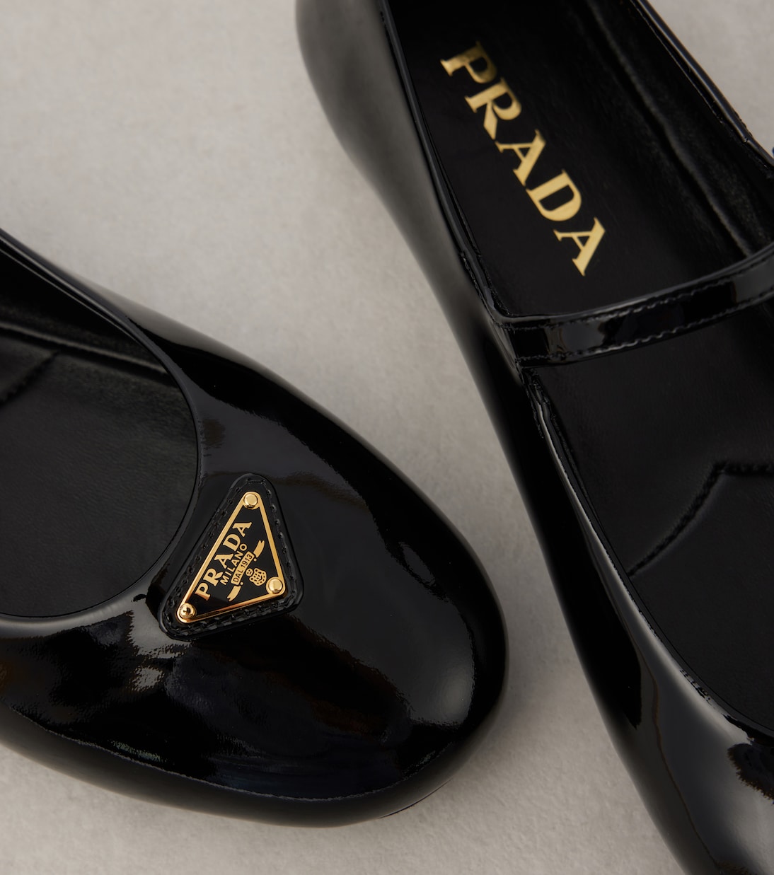 Zapatos planos Mary Jane de charol | Prada