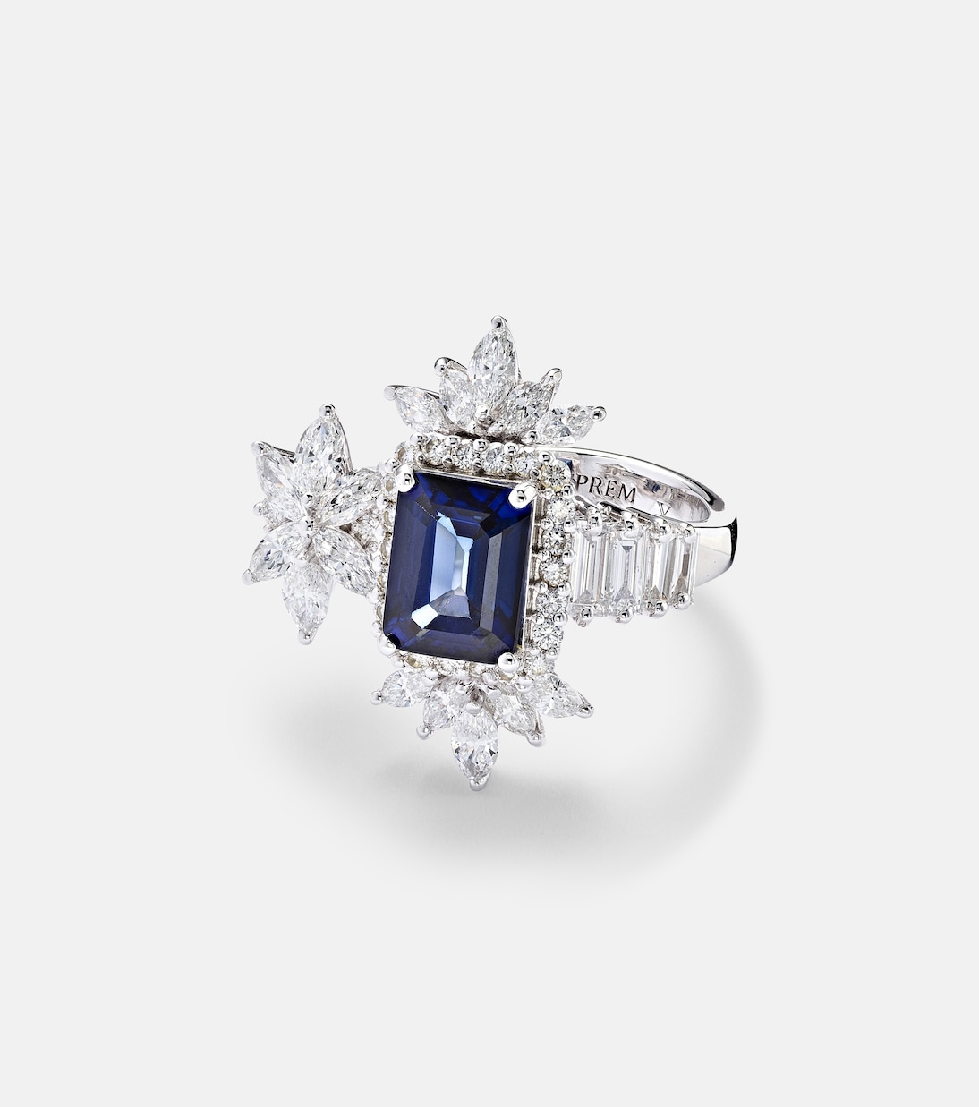 Bague Reign Supreme en or blanc 18 ct, diamants et saphir | Yeprem