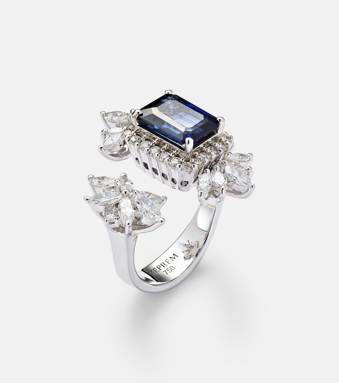 Bague Reign Supreme en or blanc 18 ct, diamants et saphir | Yeprem