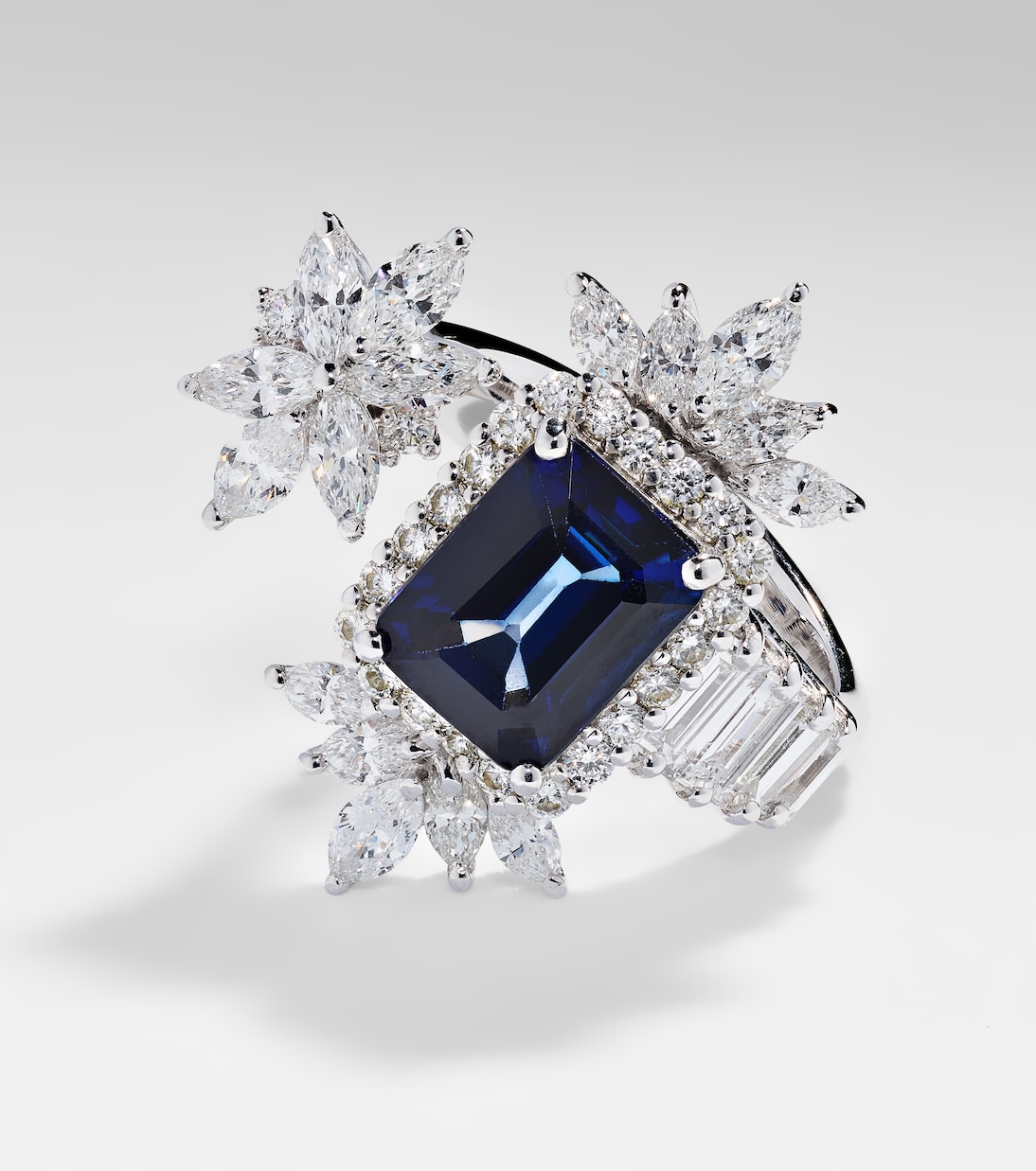 Bague Reign Supreme en or blanc 18 ct, diamants et saphir | Yeprem