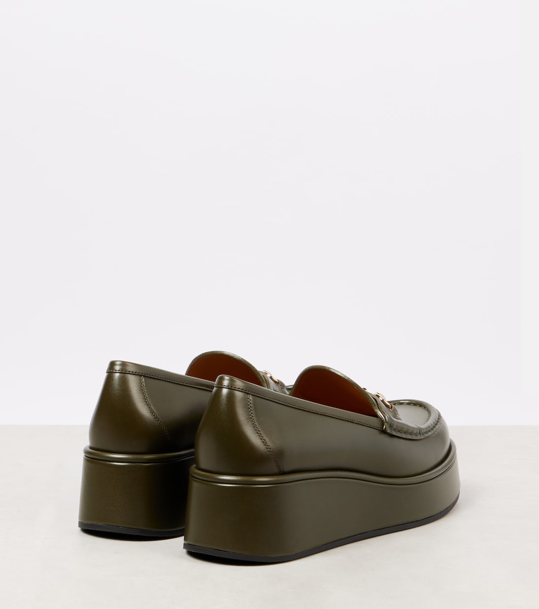Scarpe GUCCI in pelle con dettaglio Horsebit e suola platform, stile giovanile