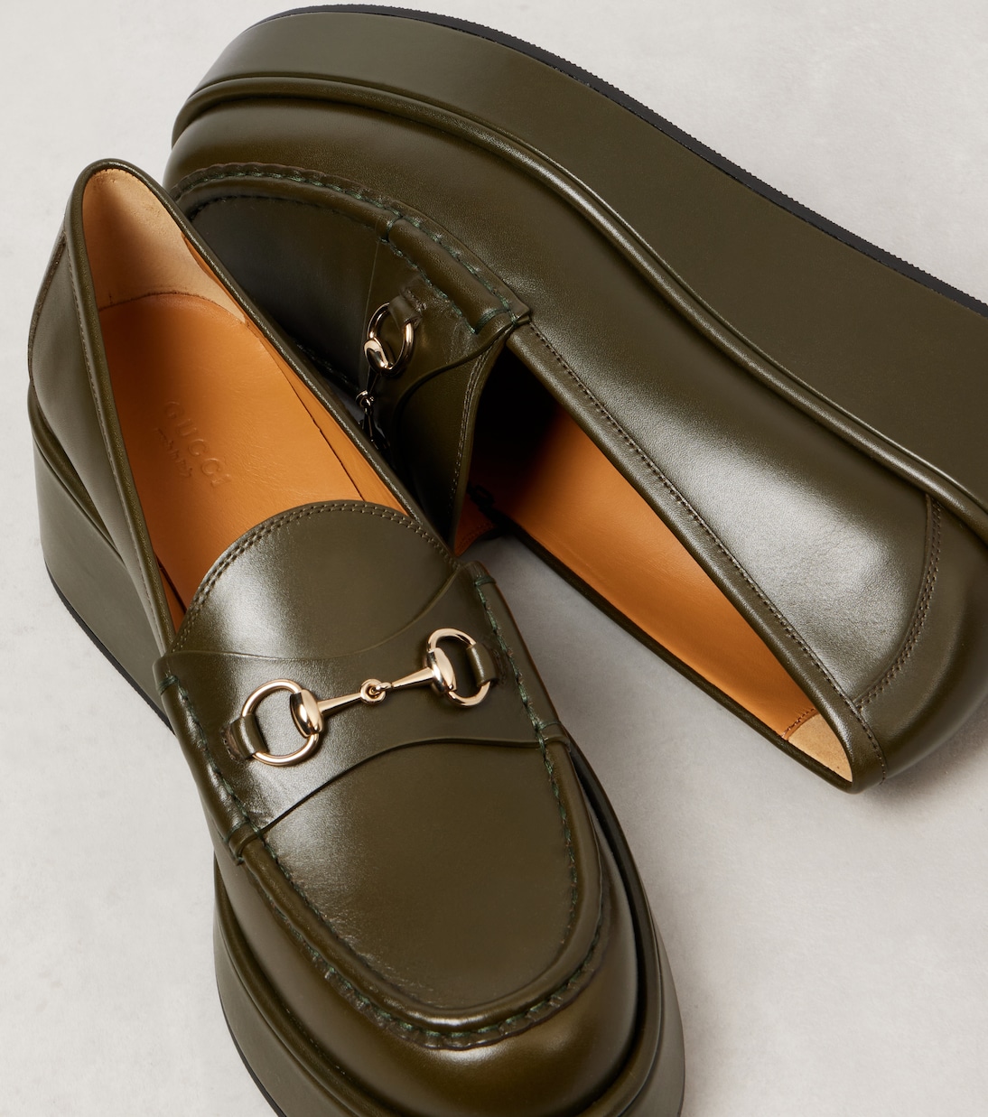 Scarpe GUCCI in pelle con dettaglio Horsebit e suola platform, stile giovanile