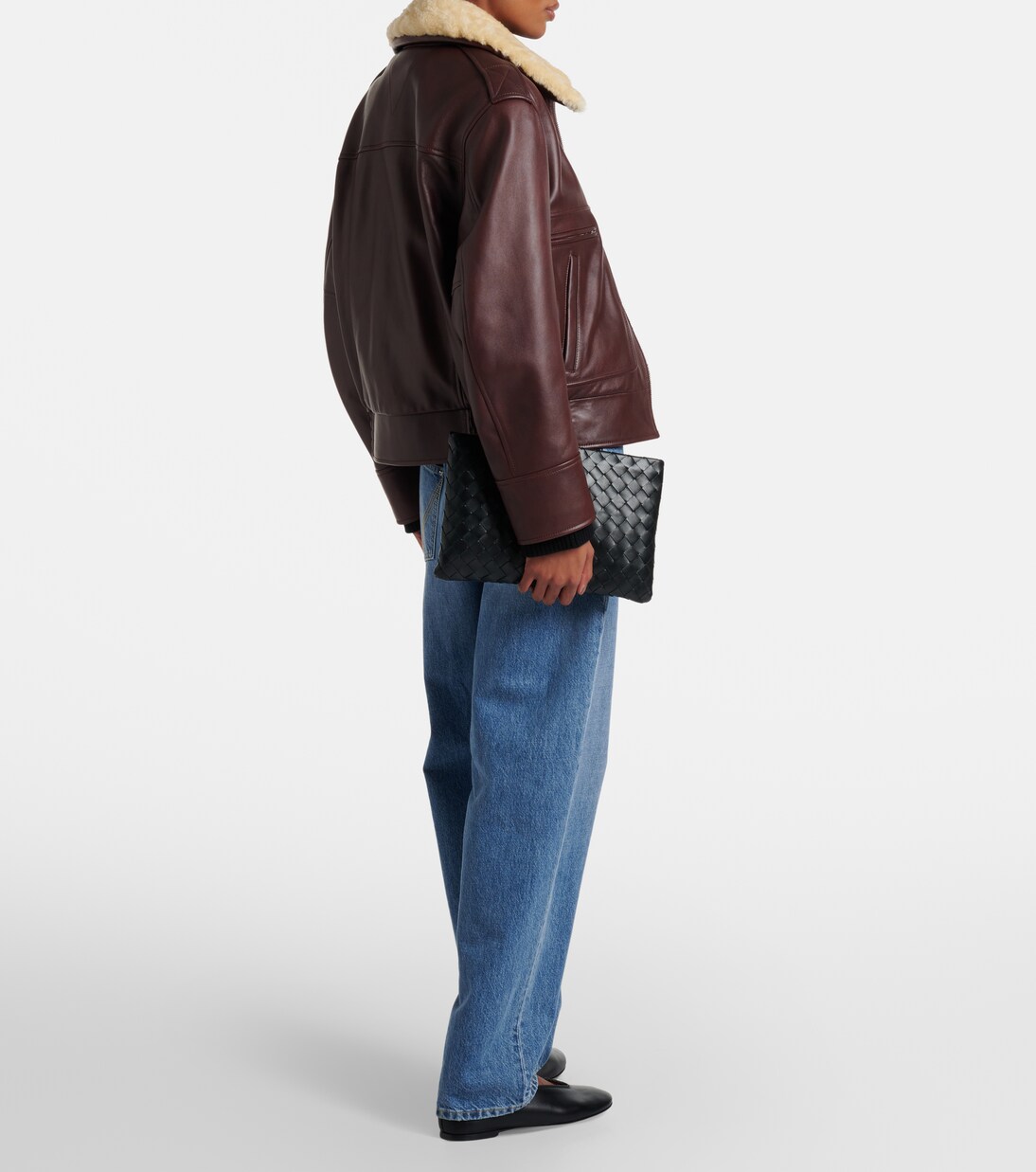 Intrecciato Medium leather pouch | Bottega Veneta